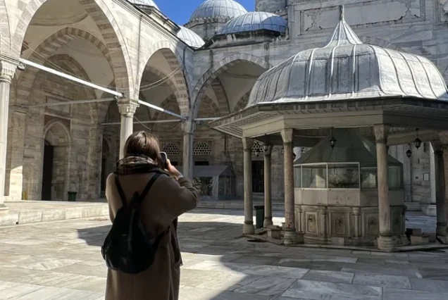 Guide explaining Sehzade Mosque fountain