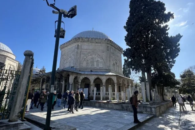 Sultan Suleyman tomb exterior at Suleymaniye